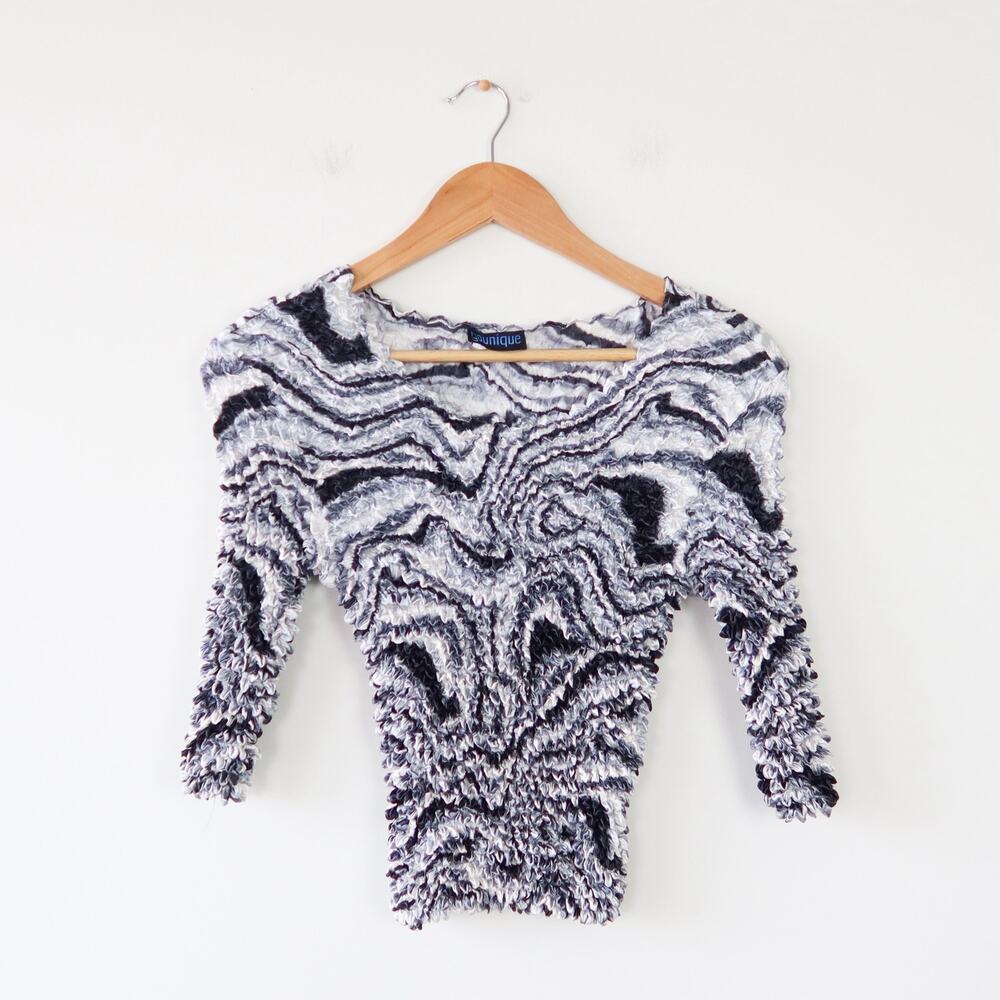 Vintage 90s Y2k Black and White Cropped Popcorn Shirt